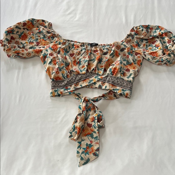 Milk & Honey Cropped Boho Floral Print Tie Back Peasant Blouse - Picture 1 of 6